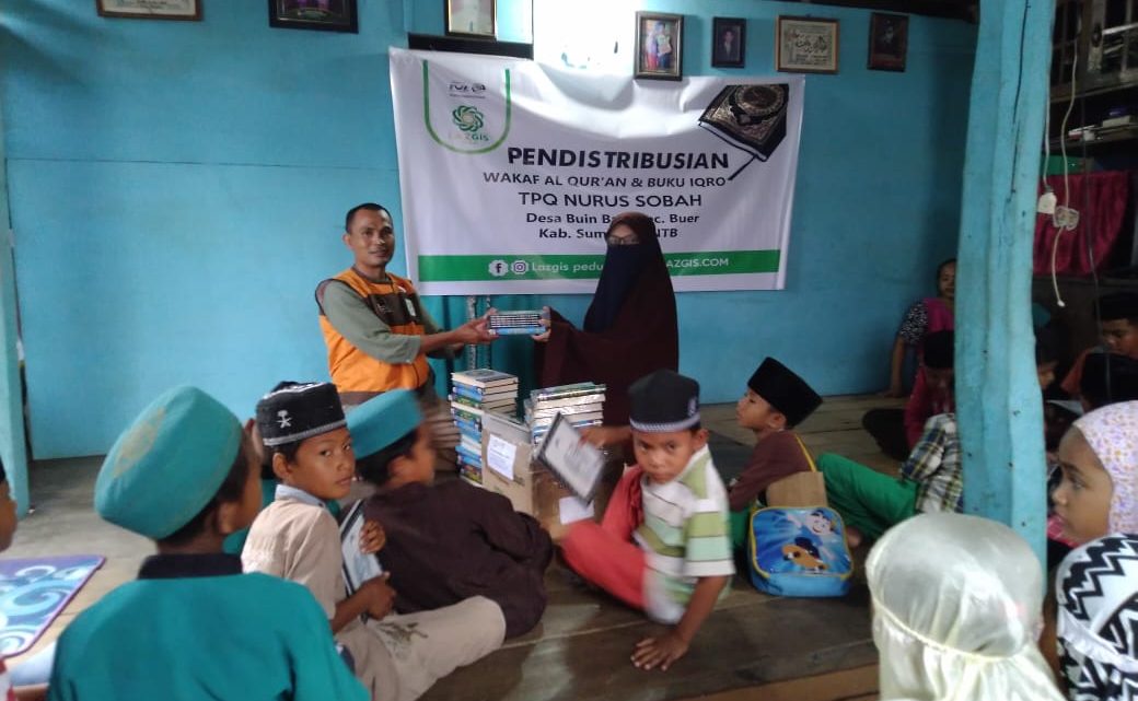 Sebrangi Pulau, Relawan LAZGIS Salurkan Mushaf Al-Quran ke Bima